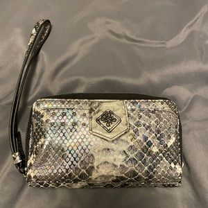 🦋Simply Vera Wang Snakeskin Iridescent Wristlet